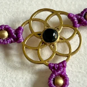 4. Flower of Life Handsmyckesarmband i makramé