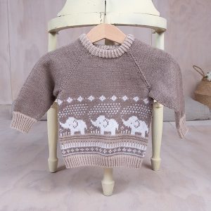 Stickad tröja Elefanterna badar – garnpaket i Bluum Soft Merino Ull