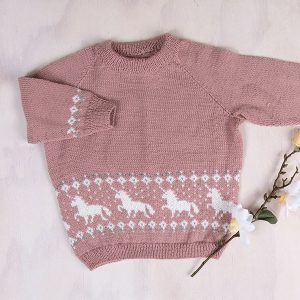 Stickad tröja Enhörning – garnpaket i Bluum Pure Eco Baby Wool