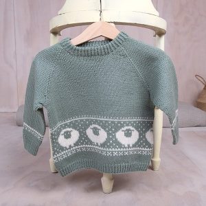 Stickad tröja Lammet – garnpaket i Bluum Pure Eco Baby Wool