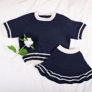 Stickat set Sjöman T-shirt m/kjol – garnpaket i Bluum Pure Eco Baby Wool