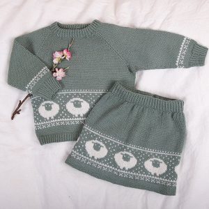 Stickat set Lammet tröja och kjol – garnpaket i Bluum Pure Eco Baby Wool