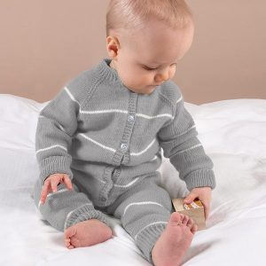 Stickad overall Vårränder – garnpaket i Bluum Soft Merino Ull