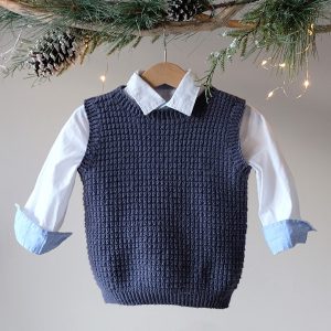 Stickad väst Hugo – garnpaket i Bluum Soft Merino Ull