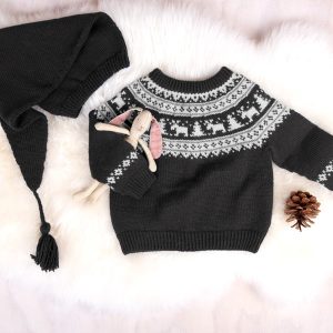 Stickat set Vinternatt-tröja med tomteluva Koksgrå – garnpaket i Bluum Pure Eco Baby Wool