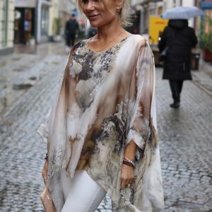 Anna silkestunika – Mönstrad – Beige