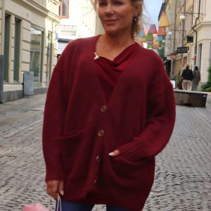 Vega – Oversizekofta med guldknappar – Wine