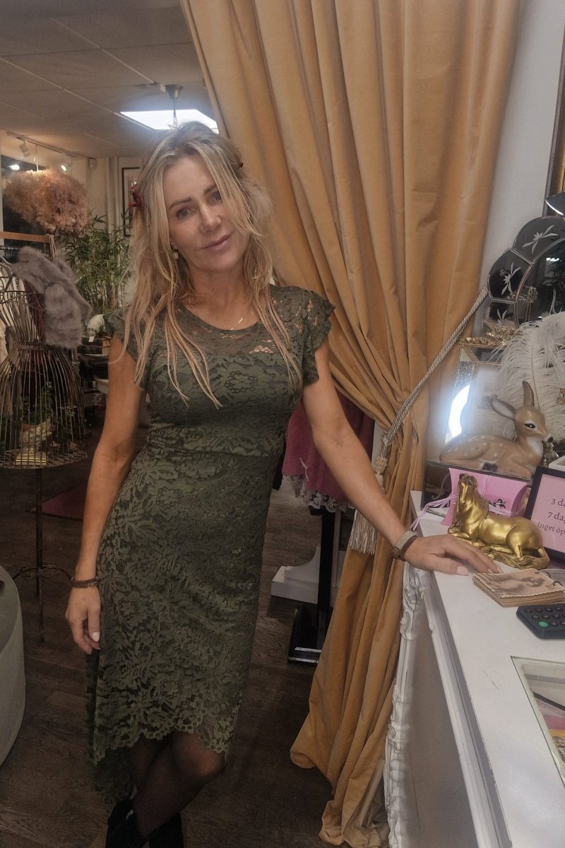 Rachel Spetsklänning – Khaki - Bild 7