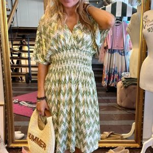 Cynthia – Kort mjukisklänning 505-K – Zickzack – Grön/Guld