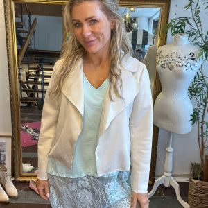 Amanda – Asymmetrisk  topp med spets nedtill  – Aqua